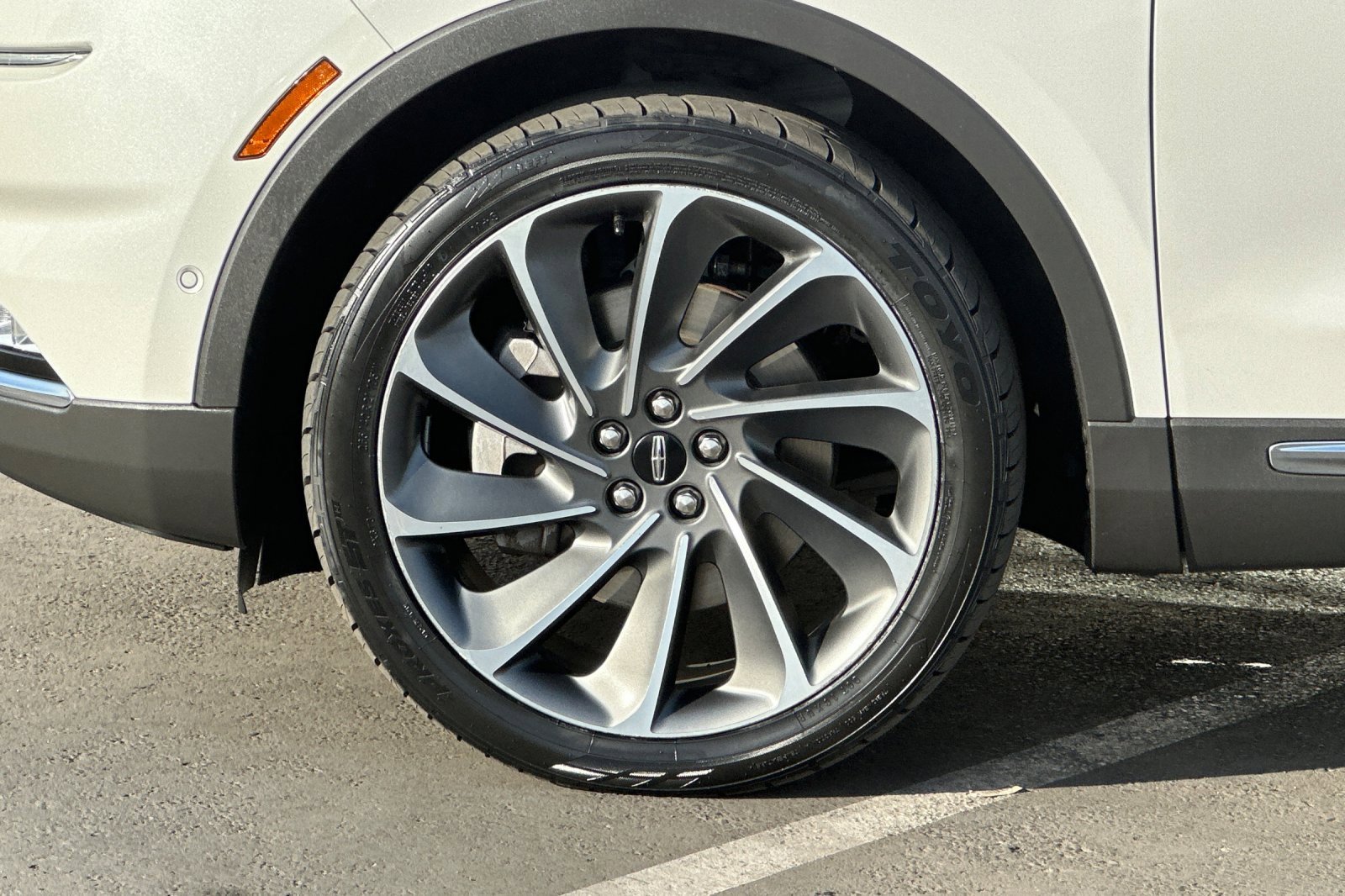 Used 2022 Lincoln Nautilus Reserve w/ Equipment Group 202A image 24