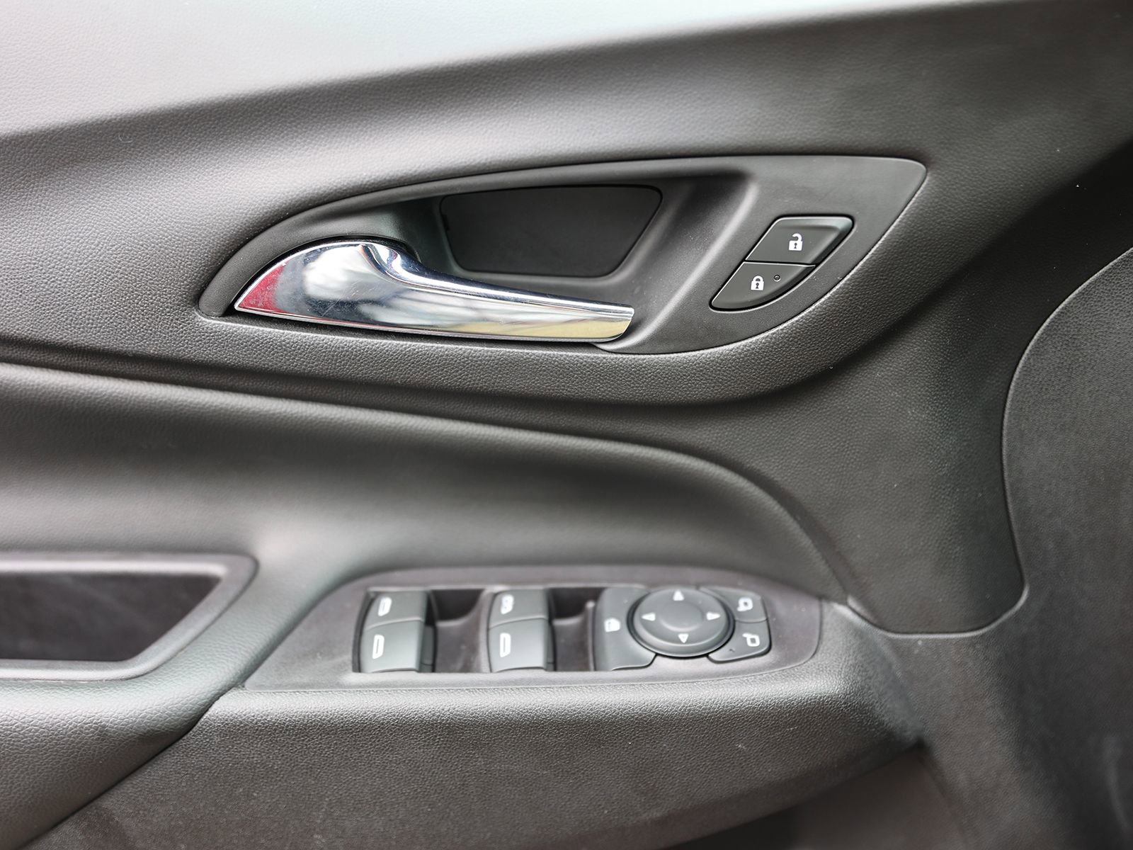 Used 2020 Chevrolet Equinox LT image 35