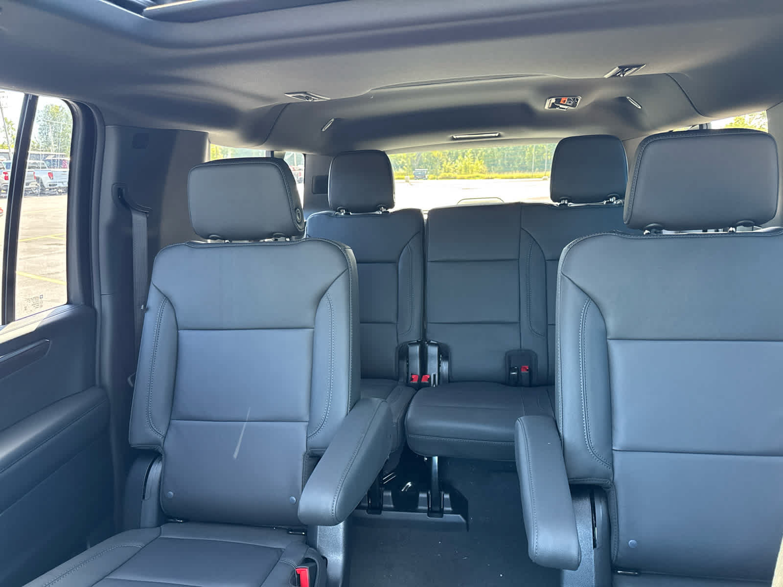 New 2027 Chevrolet Suburban LT w/ Comfort Package AWD/4WD image 31