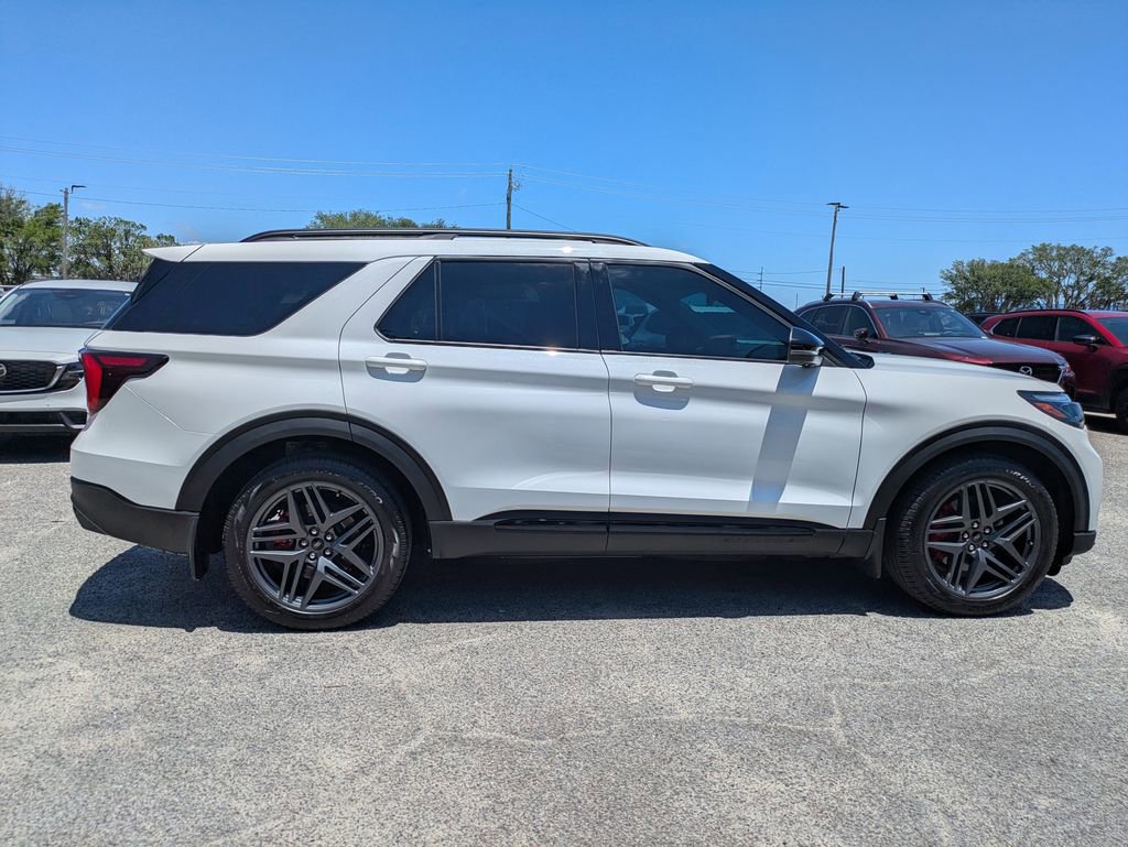 Used 2025 Ford Explorer ST AWD/4WD image 3