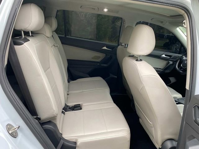 Used 2018 Volkswagen Tiguan SE w/ Panoramic Sunroof Package image 32