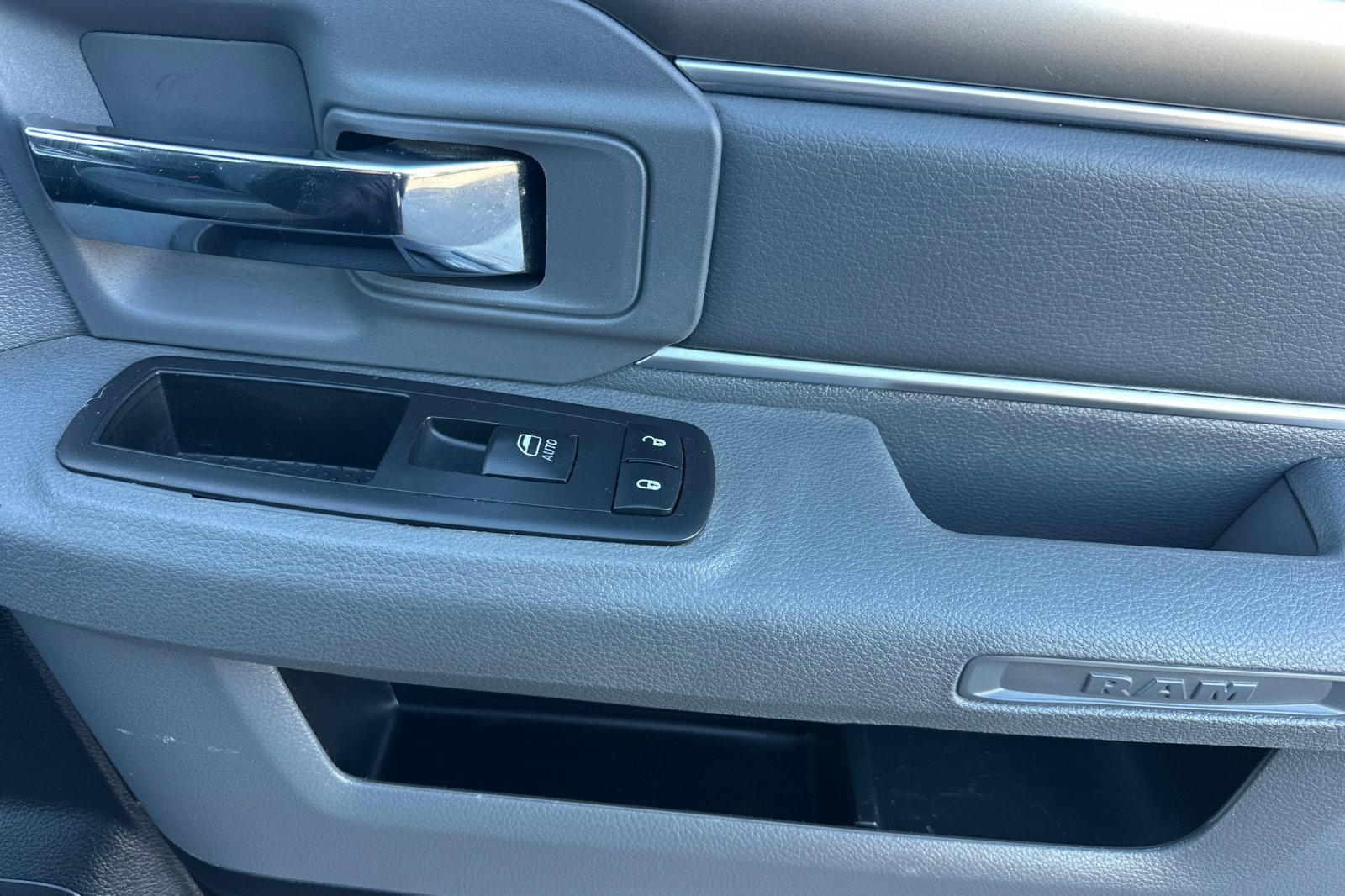 Used 2015 RAM 3500 Big Horn image 22