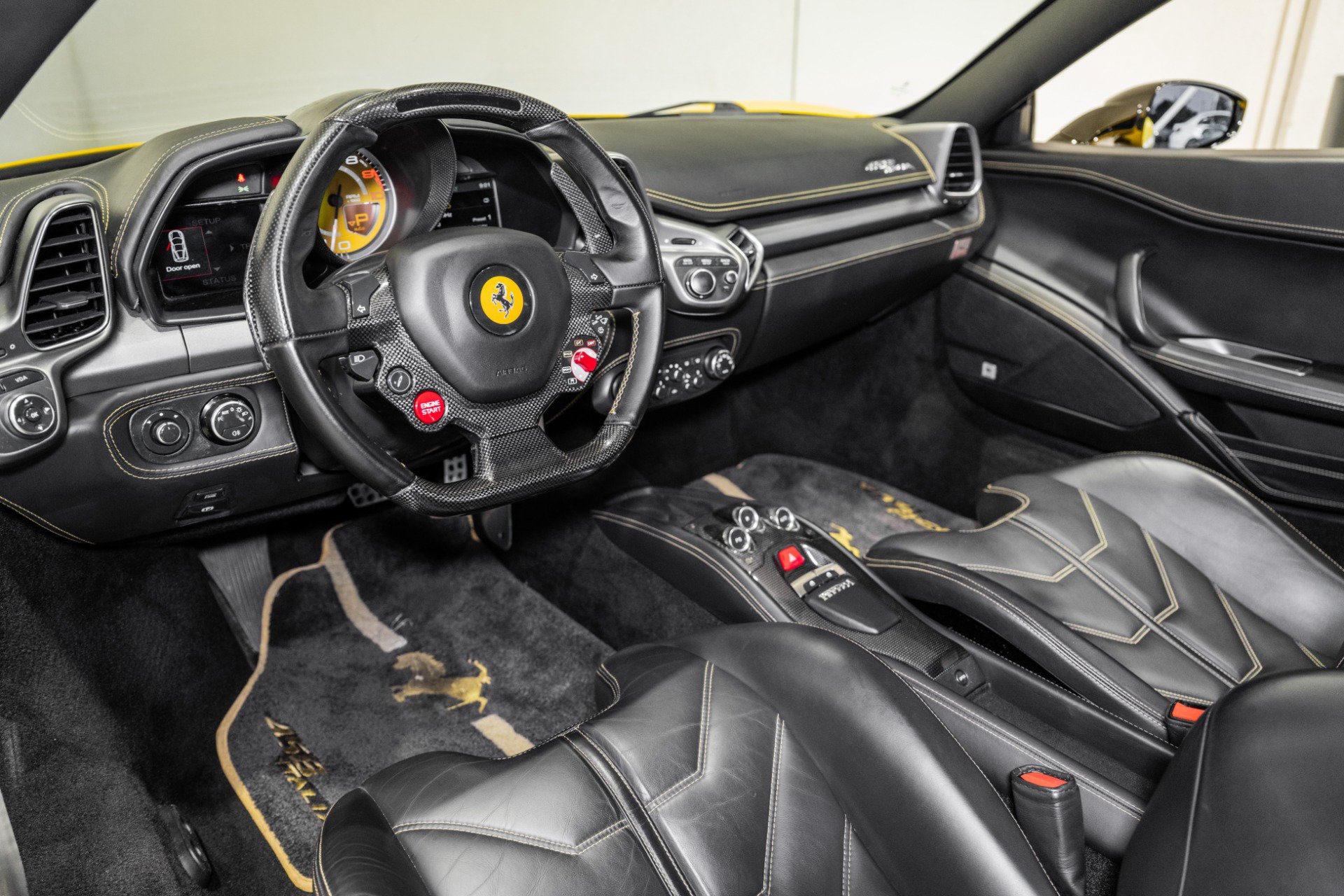 Used 2011 Ferrari 458 Italia Coupe RWD image 19