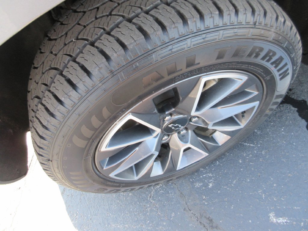 Used 2022 Chevrolet Tahoe Z71 w/ Z71 Off-Road Package AWD/4WD image 14