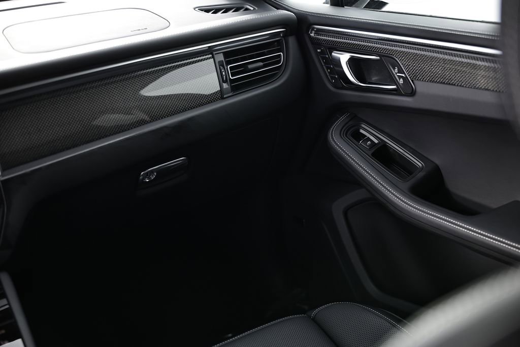 New 2026 Porsche Macan GTS AWD/4WD image 31