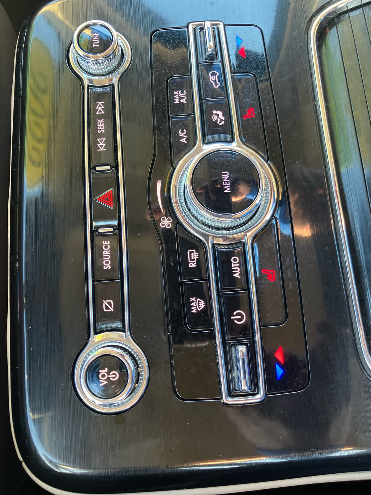 Used 2022 Lincoln Nautilus AWD w/ Premium Package image 13