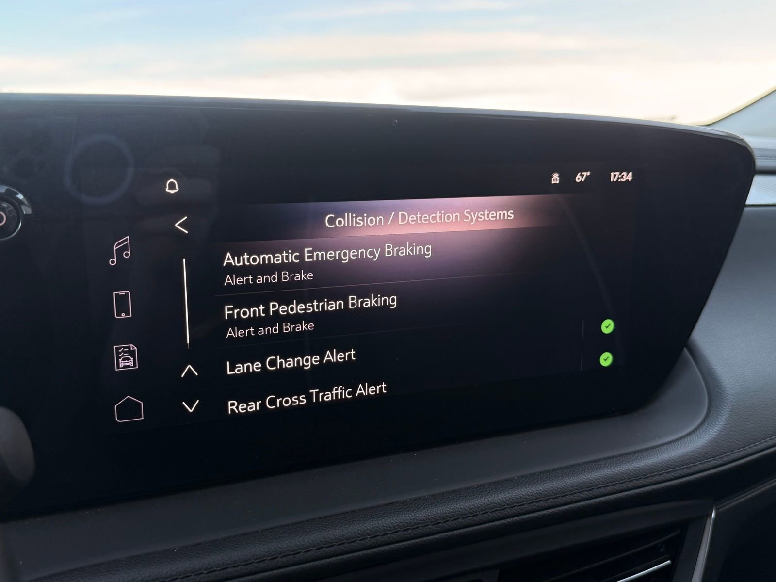 Used 2024 Buick Encore GX Avenir image 37