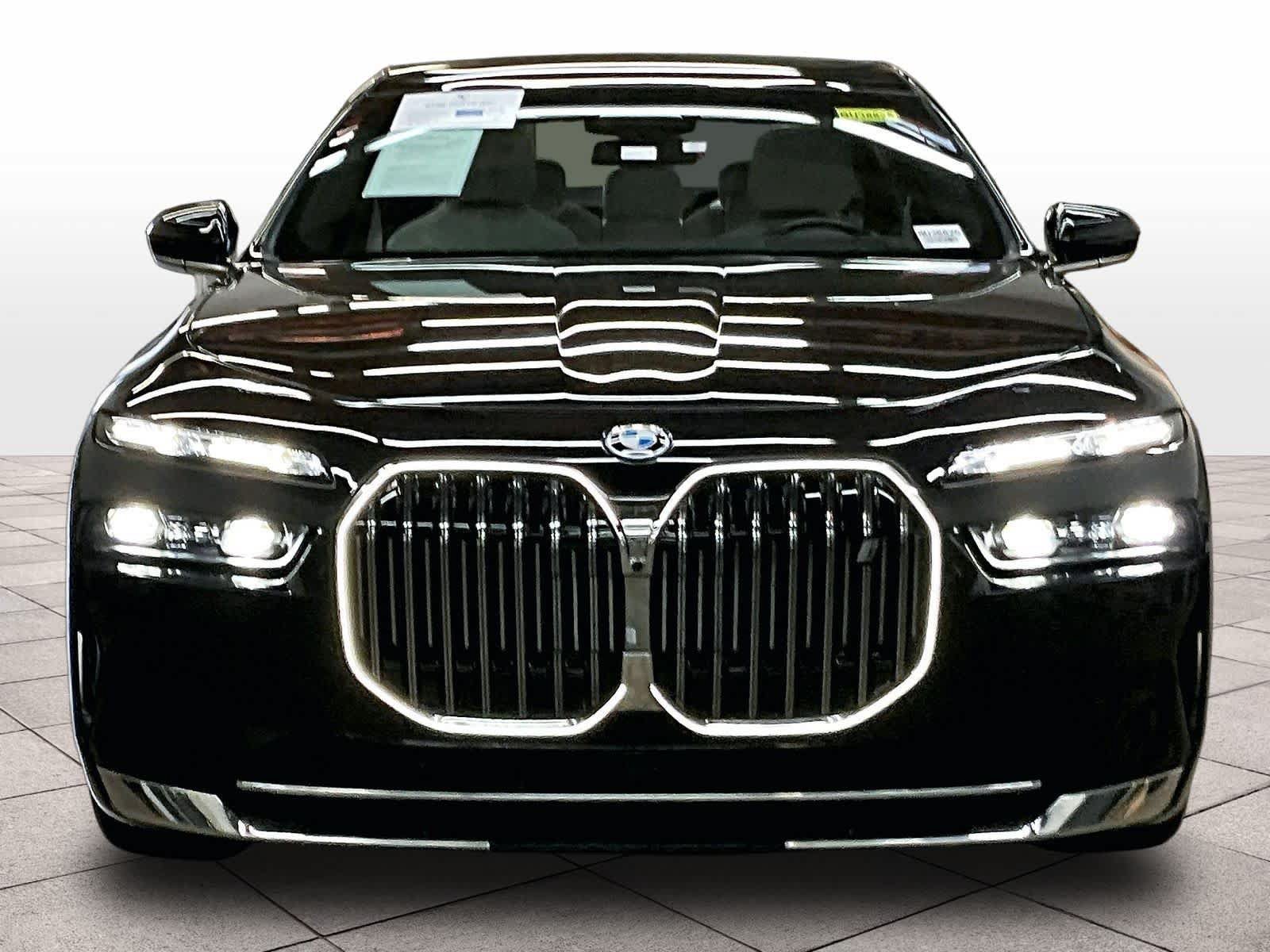 Used 2024 BMW i7 xDrive60 w/ Executive Package AWD/4WD image 3