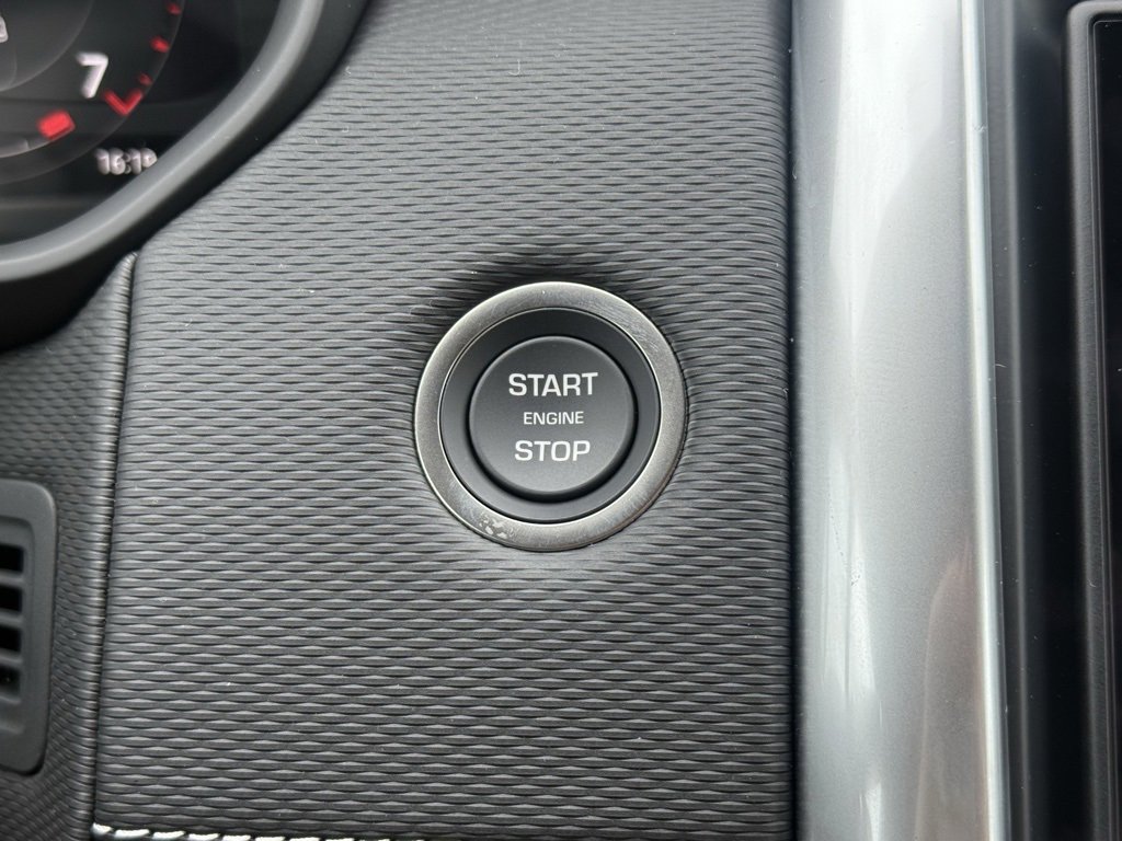 New 2025 Land Rover Discovery Dynamic SE image 23