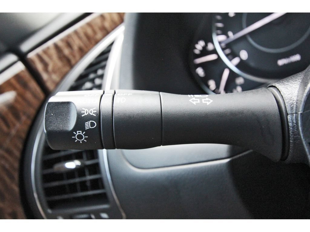 Used 2020 Nissan Armada SL w/ Premium Package RWD image 21