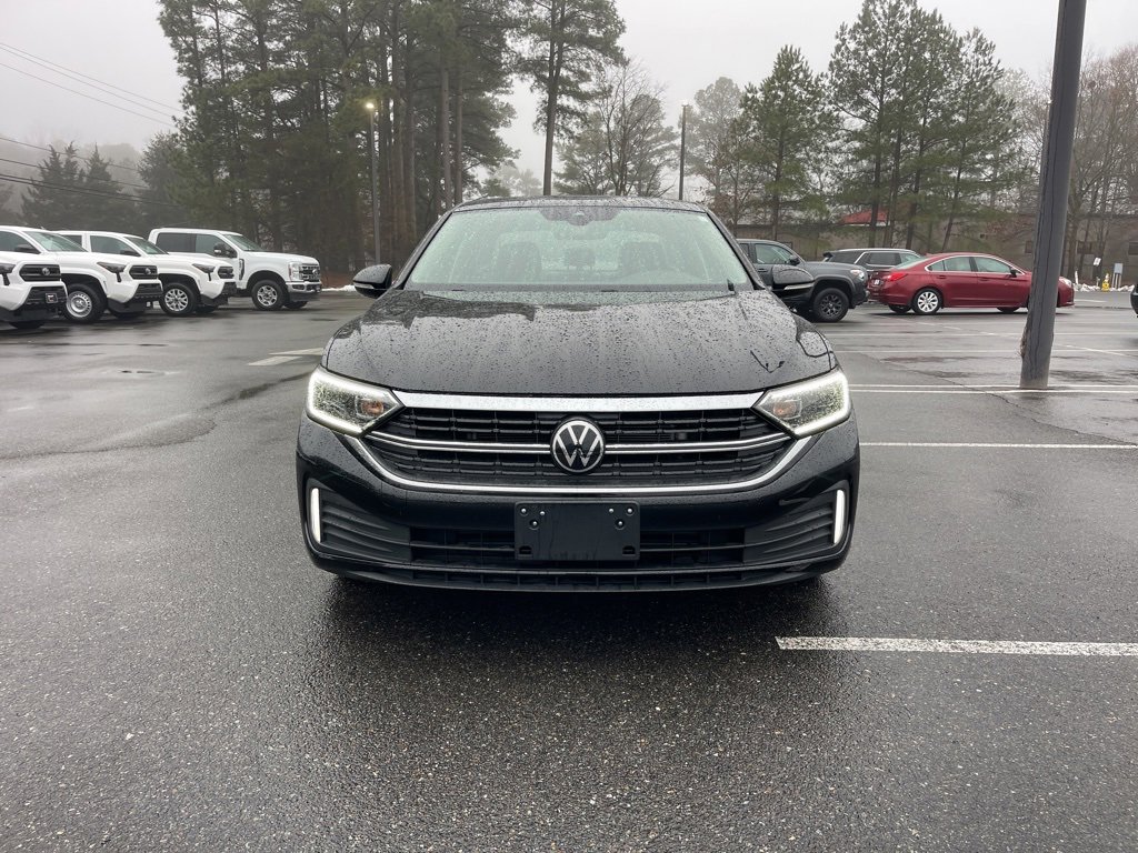 Used 2024 Volkswagen Jetta SEL image 3