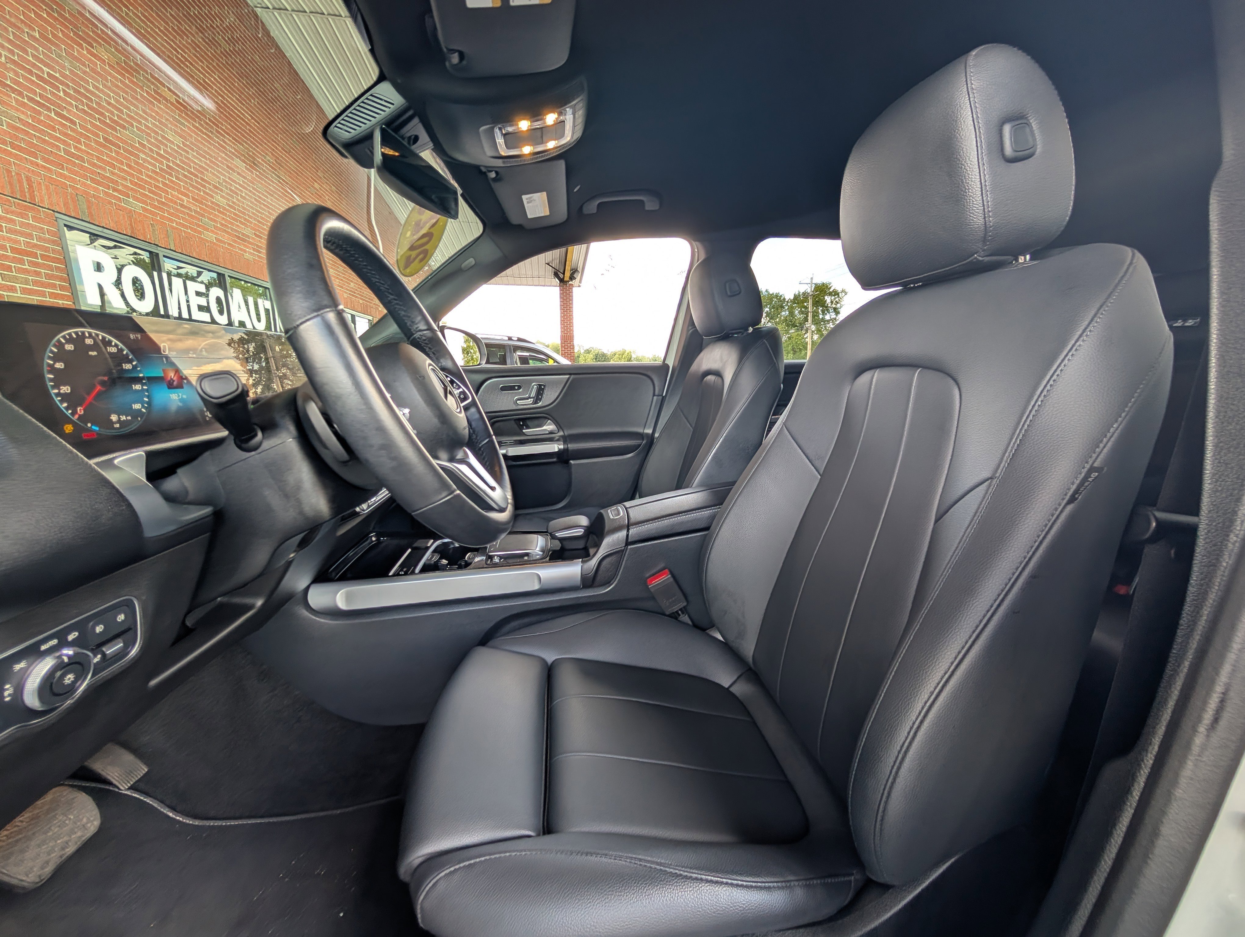 Used 2023 Mercedes-Benz GLB 250 4MATIC image 31