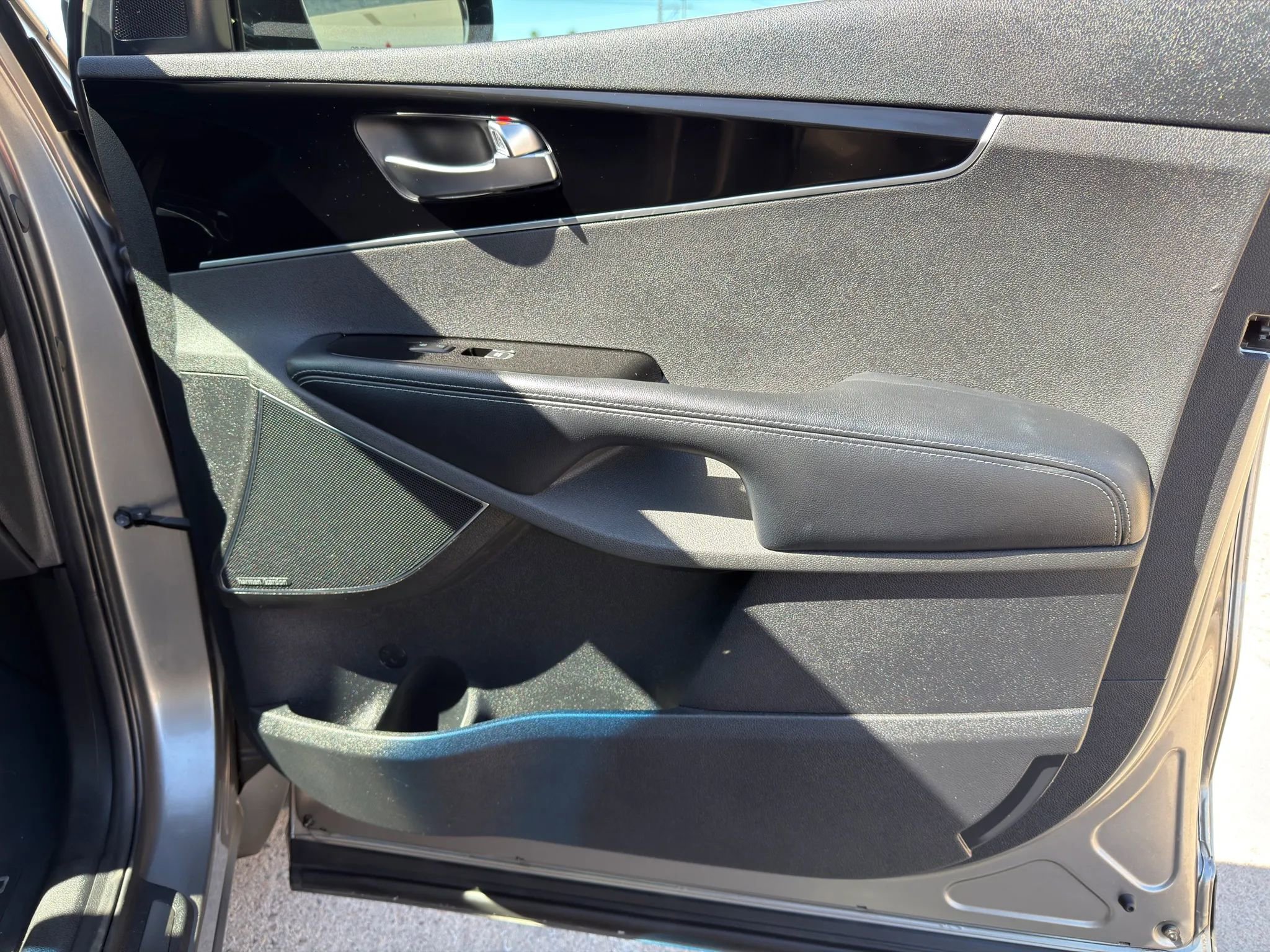 Used 2019 Kia Sorento SX image 23