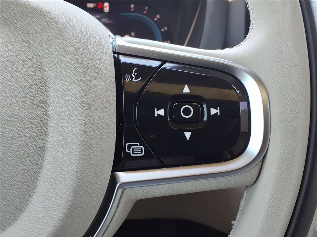 Used 2024 Volvo XC60 B5 Plus w/ Protection Package Premier image 14