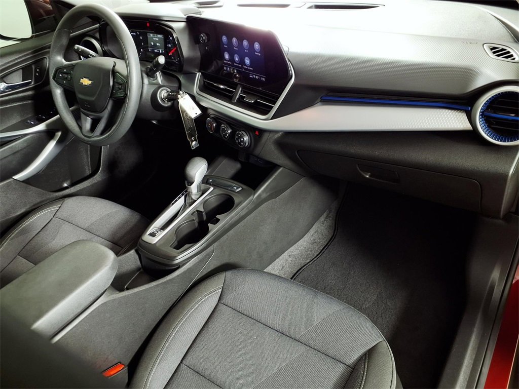 Used 2025 Chevrolet Trax LS w/ LS Convenience Package image 13