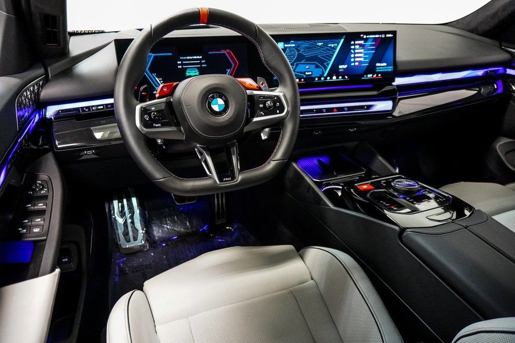 Used 2025 BMW M5 w/ Carbon Package image 26