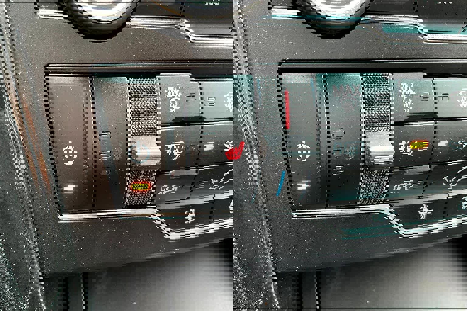 Used 2016 Ford Explorer XLT w/ Equipment Group 202A FWD image 33