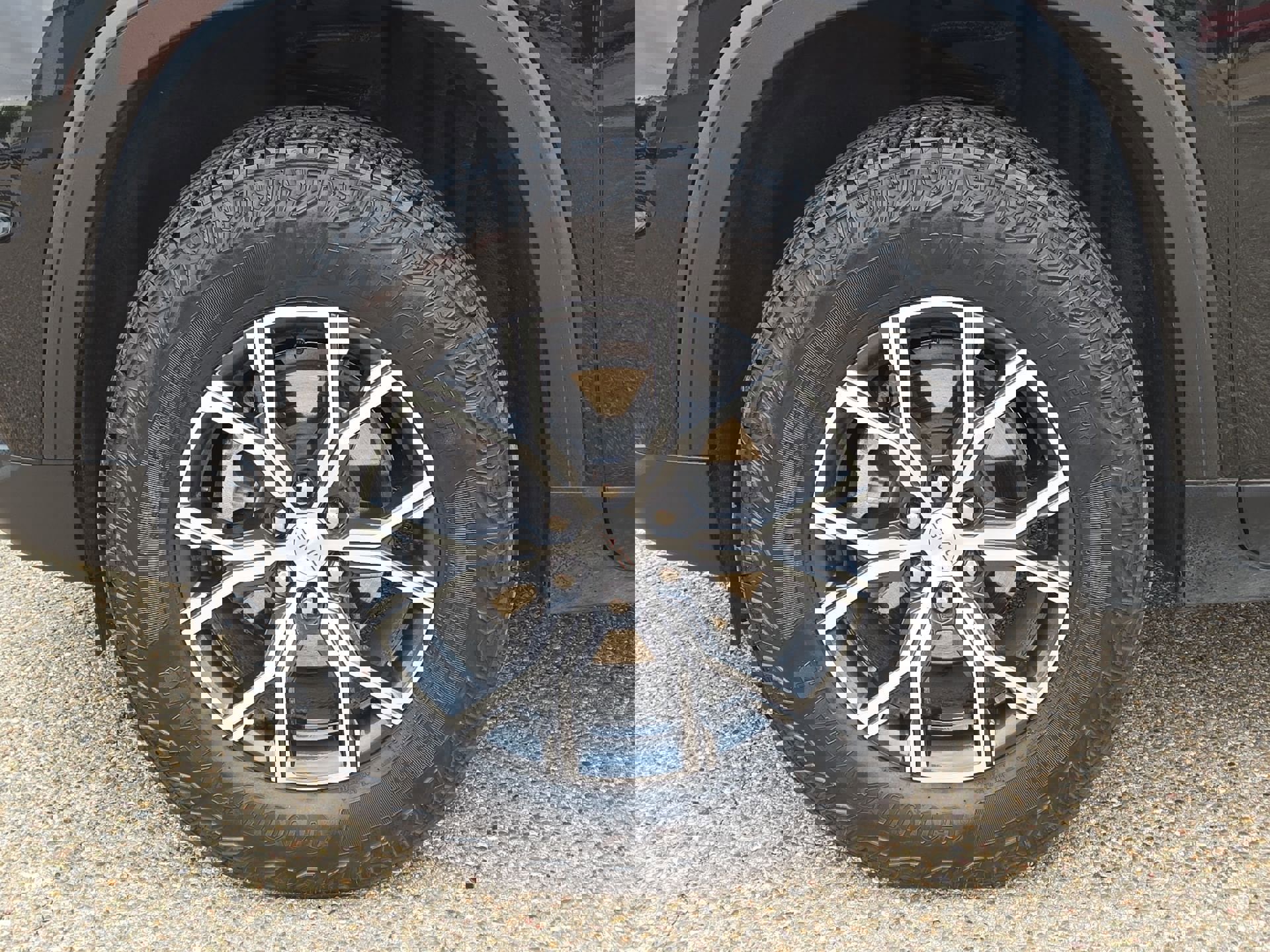 Used 2024 GMC Acadia AT4 w/ Luxury Package image 11