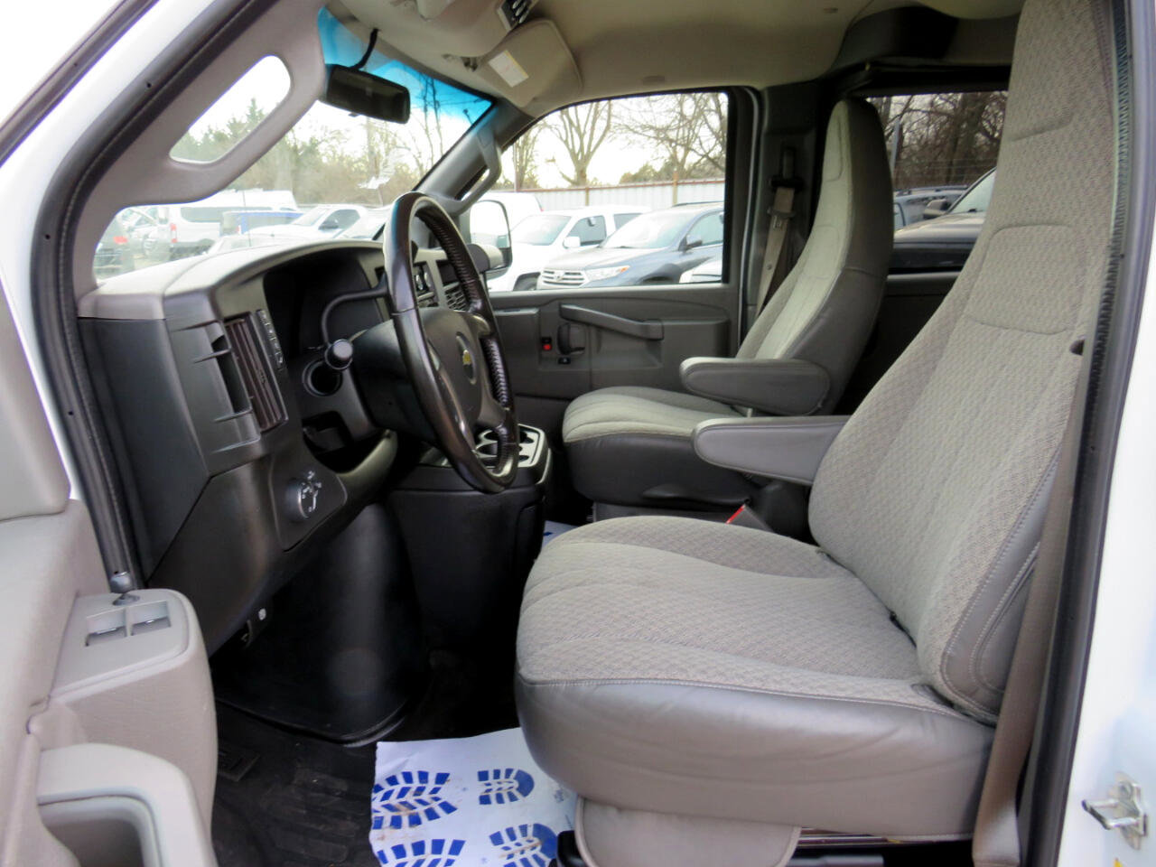 Used 2018 Chevrolet Express 3500 LT w/ LT Preferred Equipment Group RWD image 9