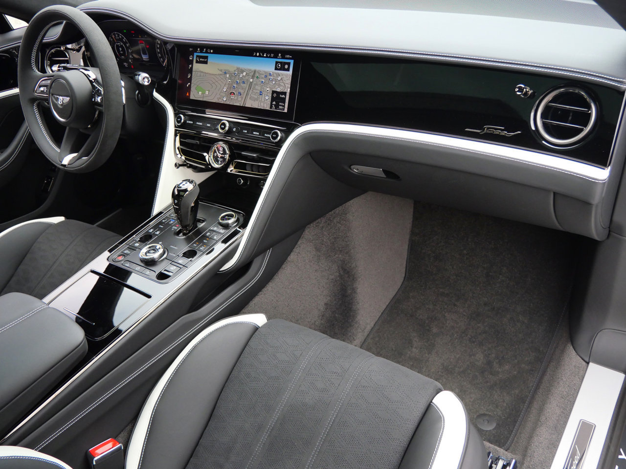 Used 2025 Bentley Flying Spur Plug-In Hybrid AWD/4WD image 2
