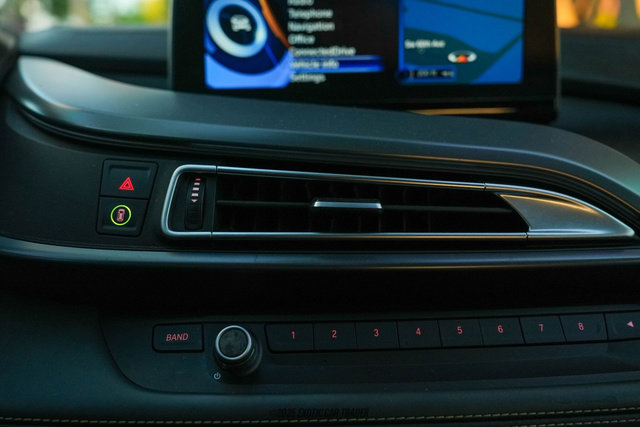 Used 2017 BMW i8 image 33