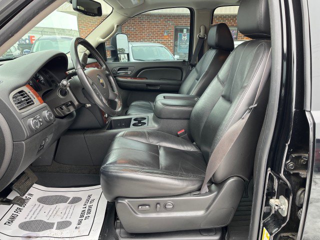 Used 2009 Chevrolet Suburban 2500 LT w/ Luxury Package image 12