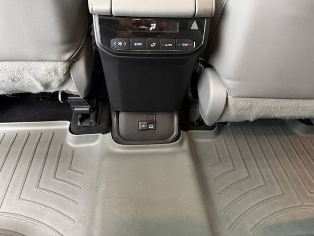 Used 2023 Toyota Highlander XLE FWD image 32