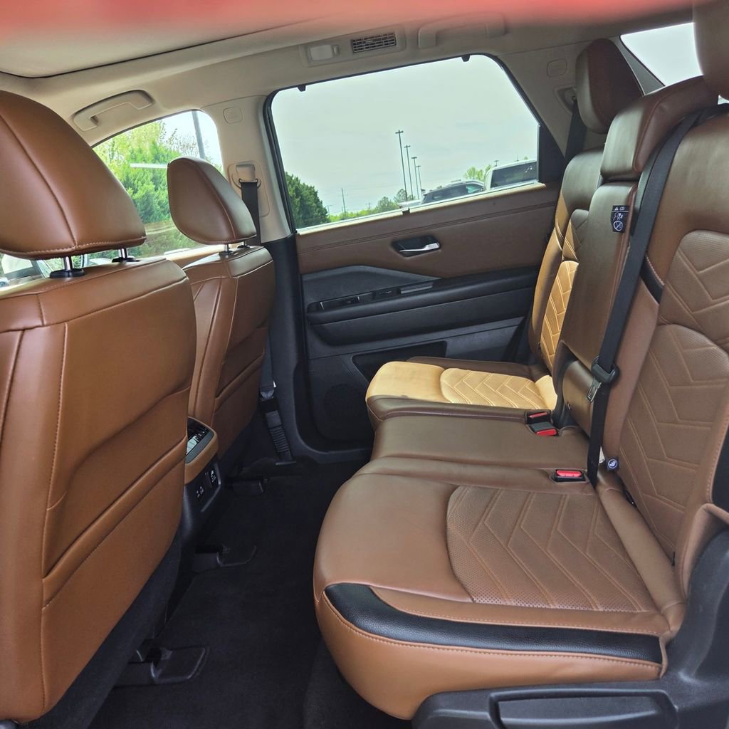 Used 2022 Nissan Pathfinder Platinum w/ Cargo Package AWD/4WD image 11