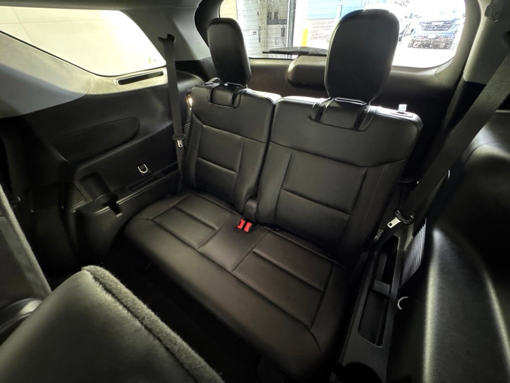Used 2023 Ford Explorer XLT w/ Equipment Group 202A AWD/4WD image 30