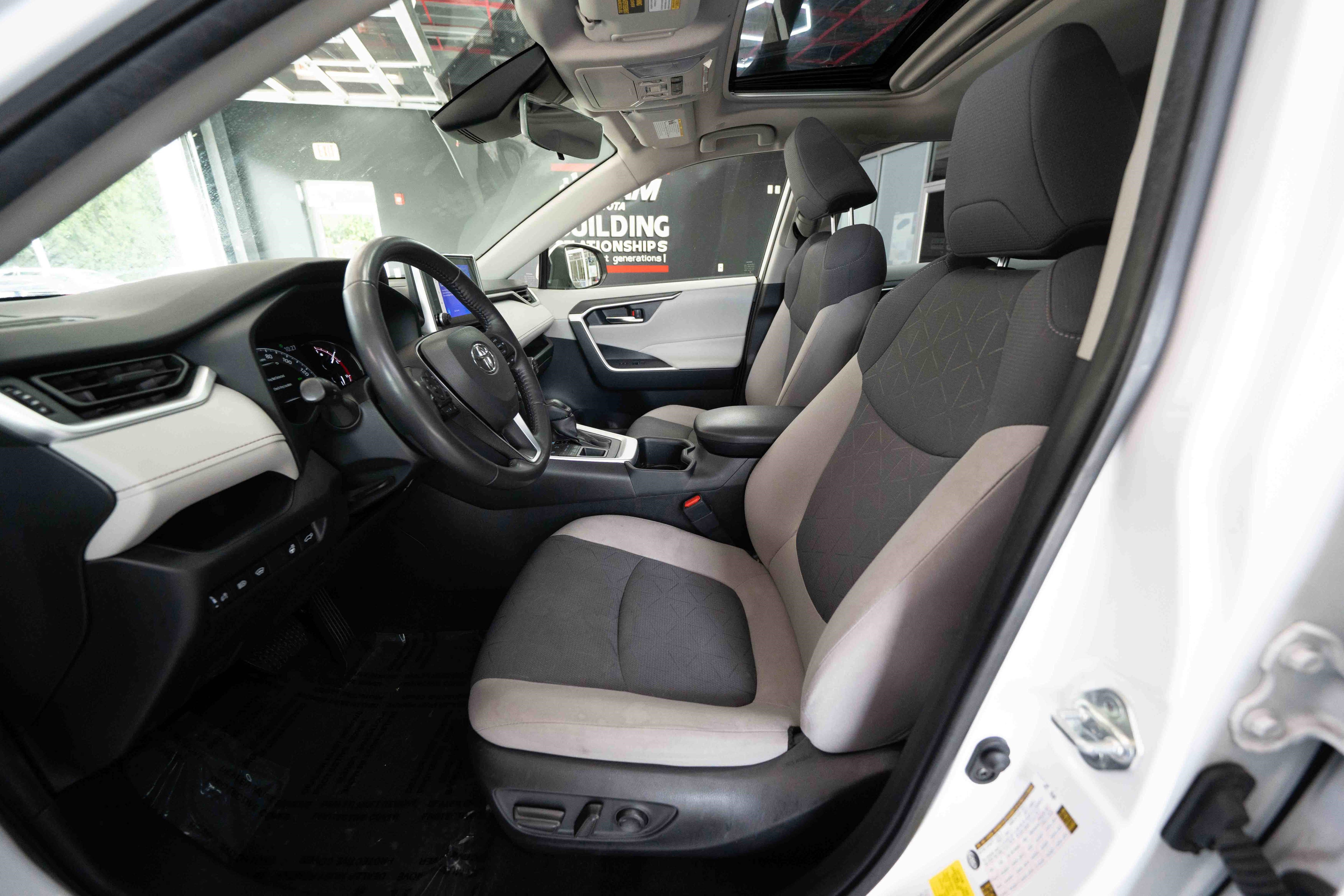 Used 2023 Toyota RAV4 XLE w/ Convenience Package AWD/4WD image 9