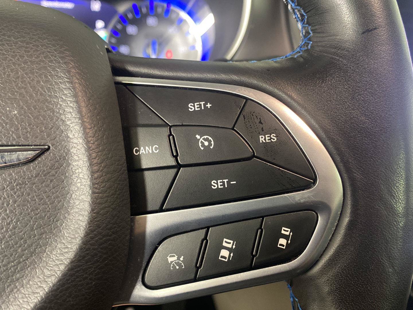 Used 2021 Chrysler Pacifica Touring-L w/ Uconnect Theater Family Group AWD/4WD image 17