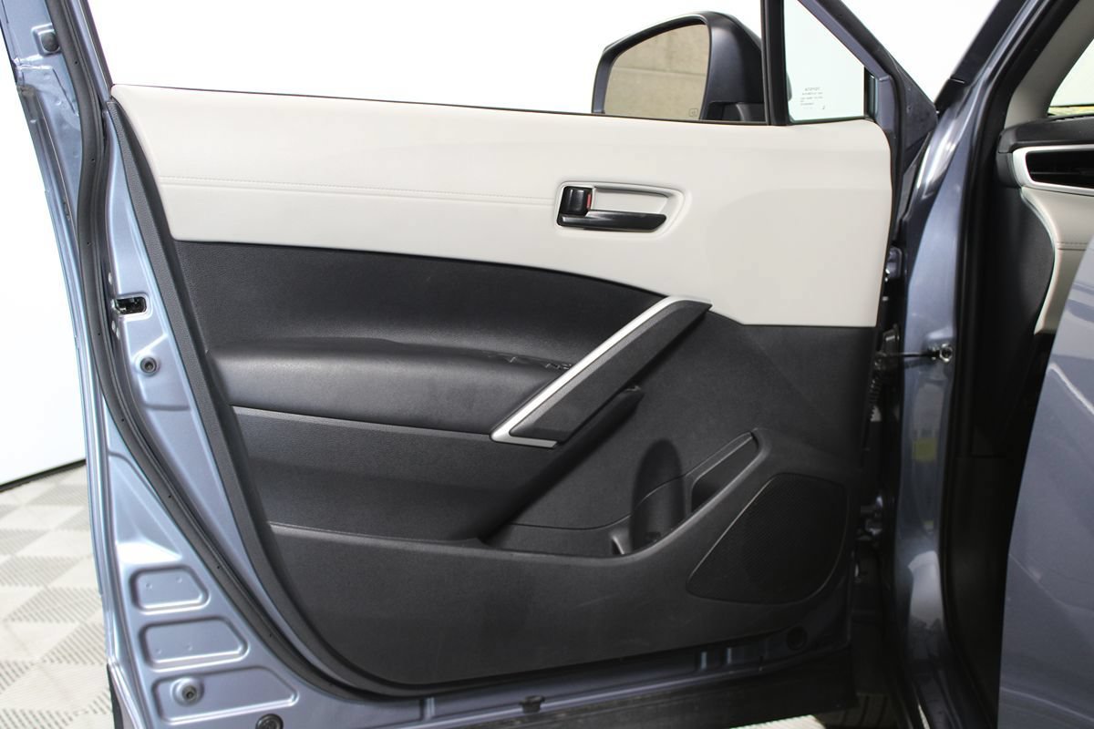 Used 2025 Toyota Corolla Cross L FWD image 7