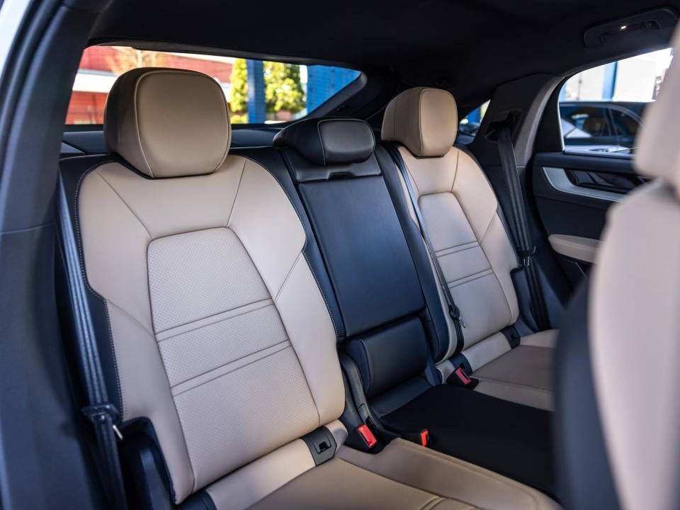 Certified 2026 Porsche Cayenne Coupe AWD/4WD image 32