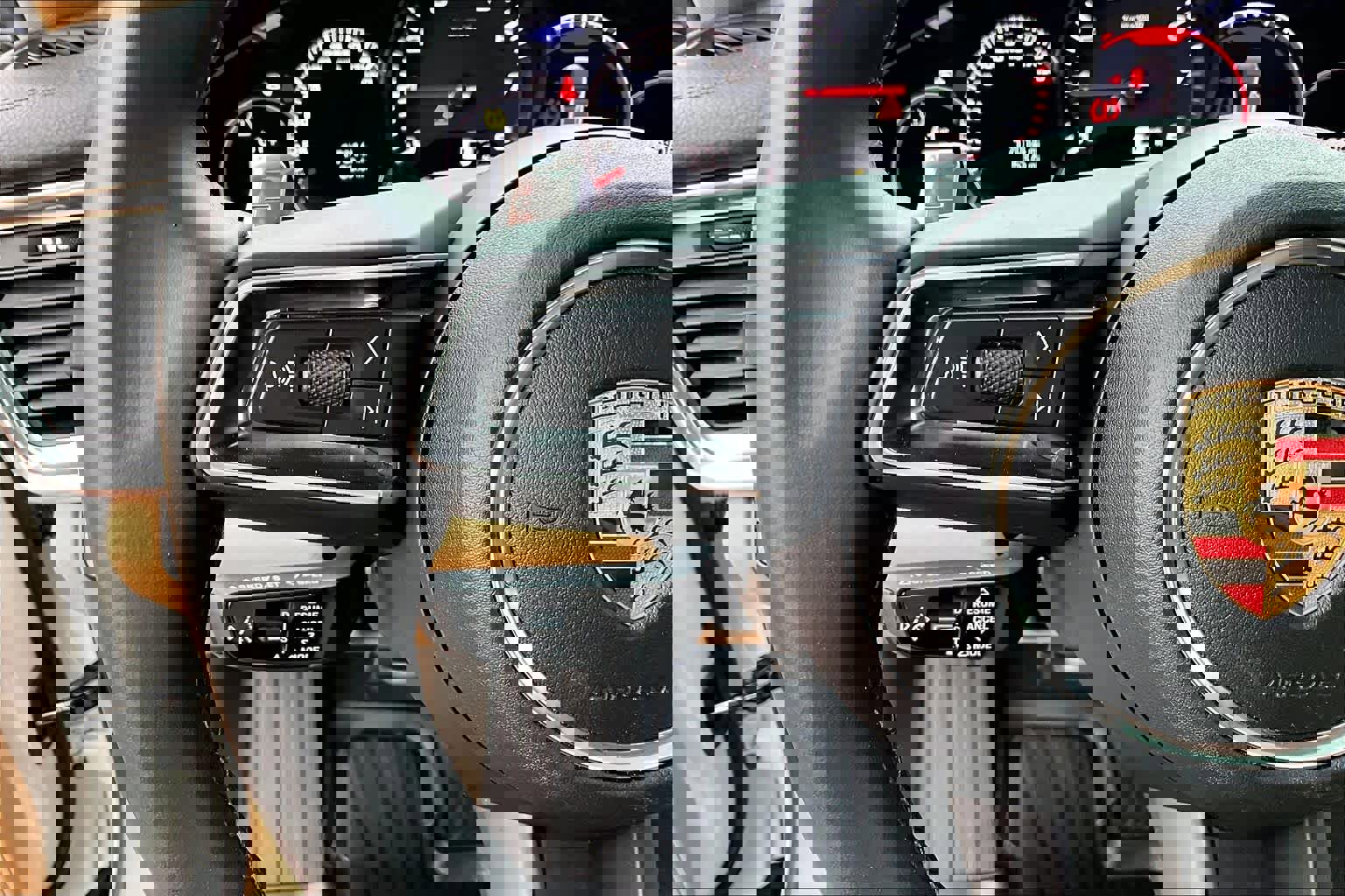 Used 2023 Porsche Panamera image 24