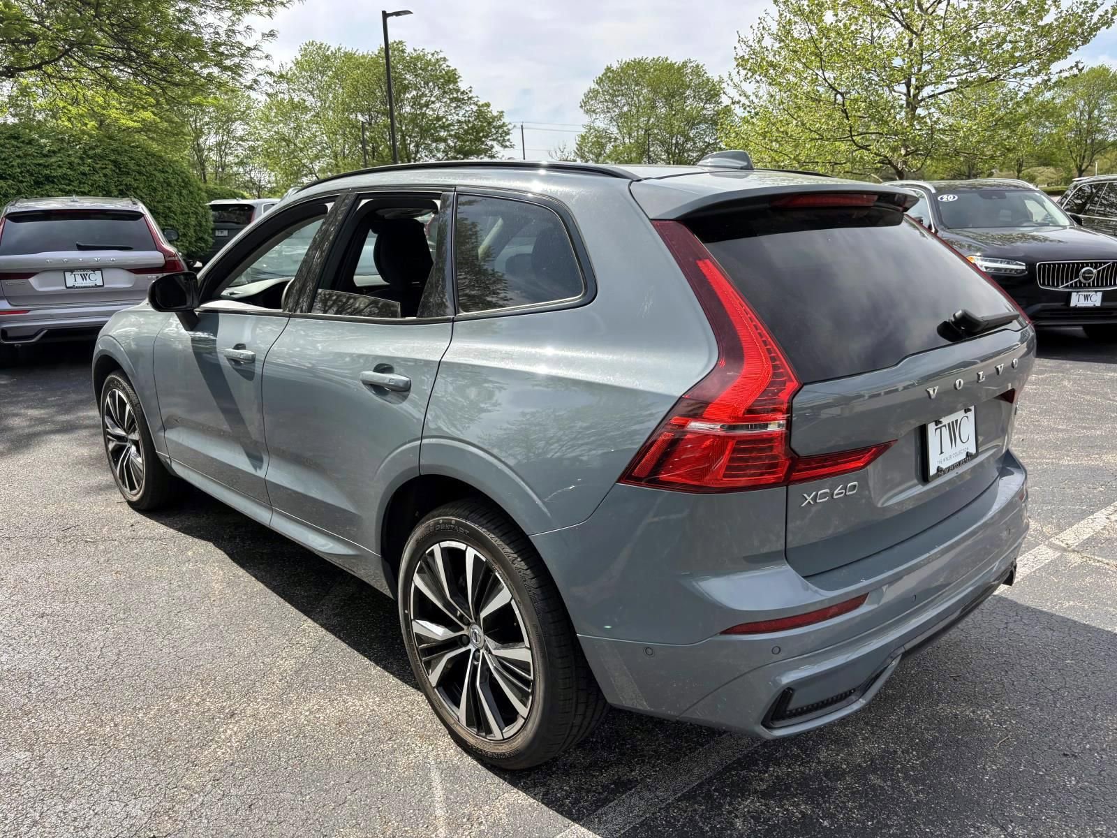 Used 2023 Volvo XC60 B5 Plus w/ Climate Package image 7