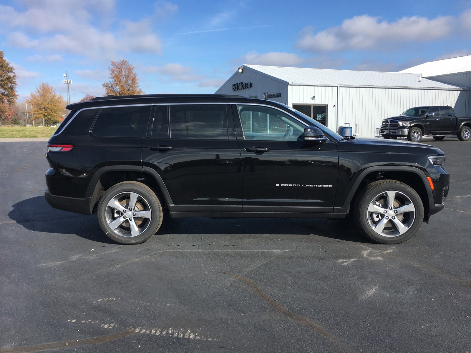 New 2025 Jeep Grand Cherokee L Limited image 2