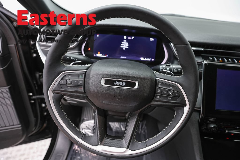 Used 2023 Jeep Grand Cherokee L Laredo AWD/4WD image 10