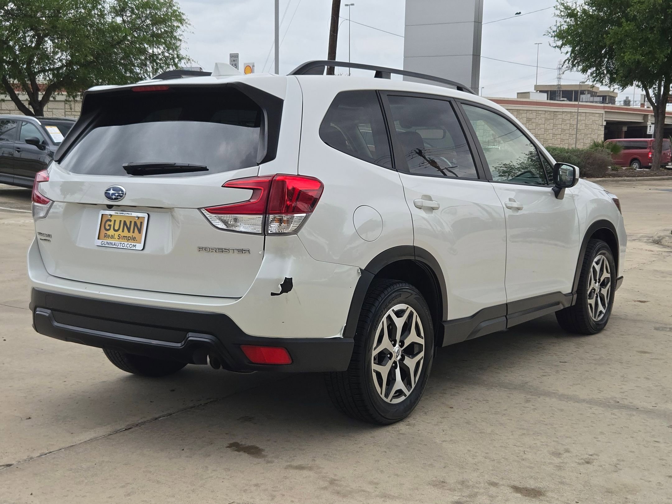Used 2020 Subaru Forester Premium AWD/4WD image 3