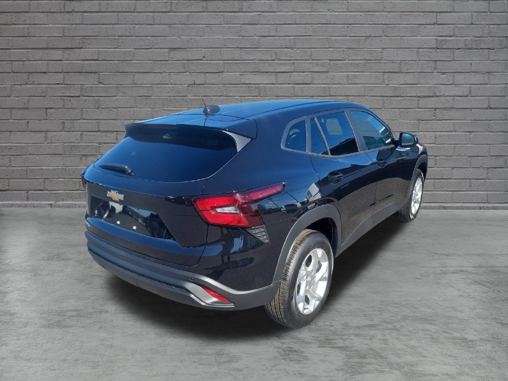 New 2026 Chevrolet Trax LS w/ LS Convenience Package FWD image 7