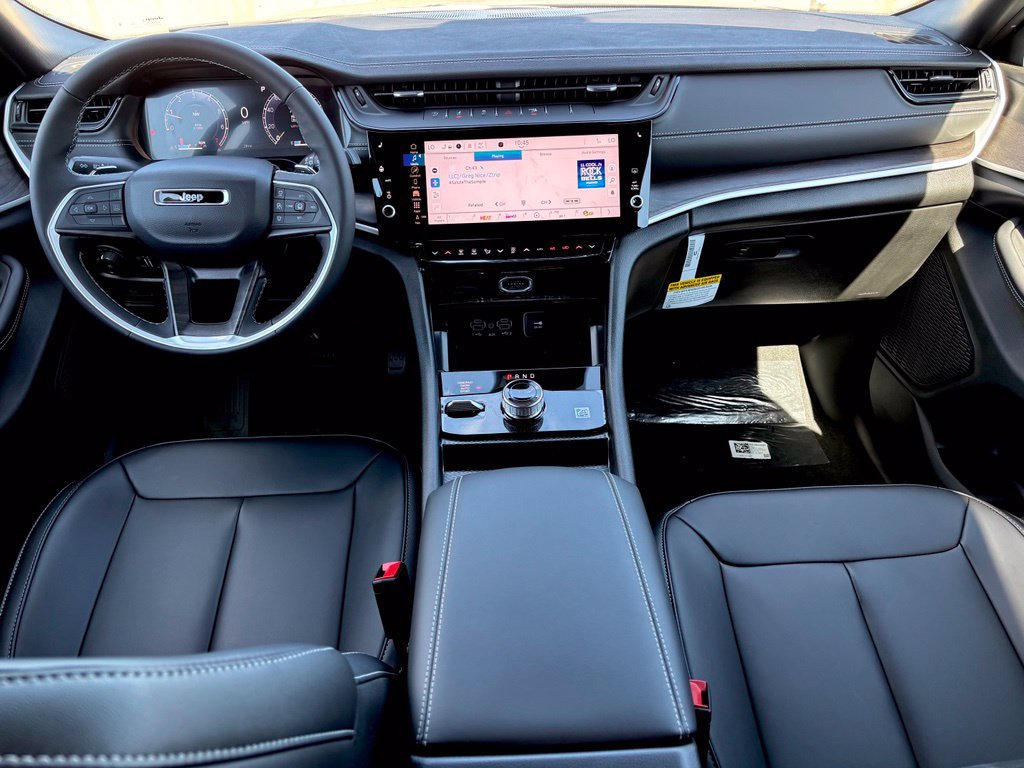 New 2027 Jeep Grand Cherokee Limited AWD/4WD image 13