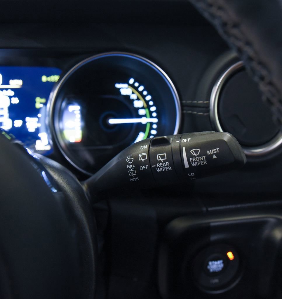 Used 2021 Jeep Wrangler Unlimited Sahara w/ Cold Weather Group AWD/4WD image 28