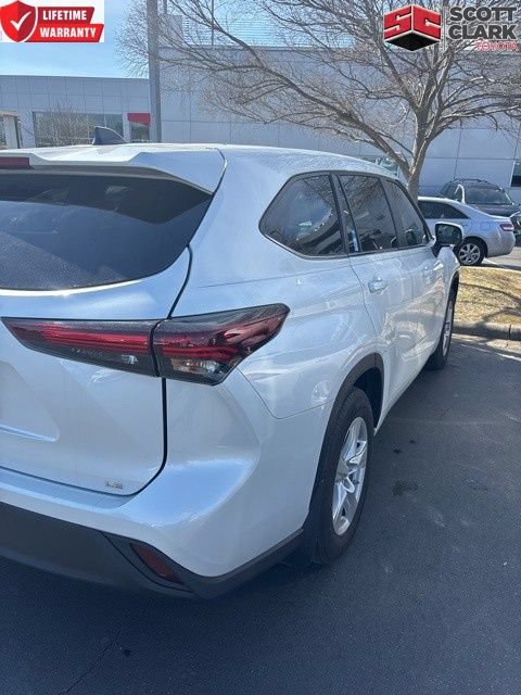 Used 2024 Toyota Highlander LE