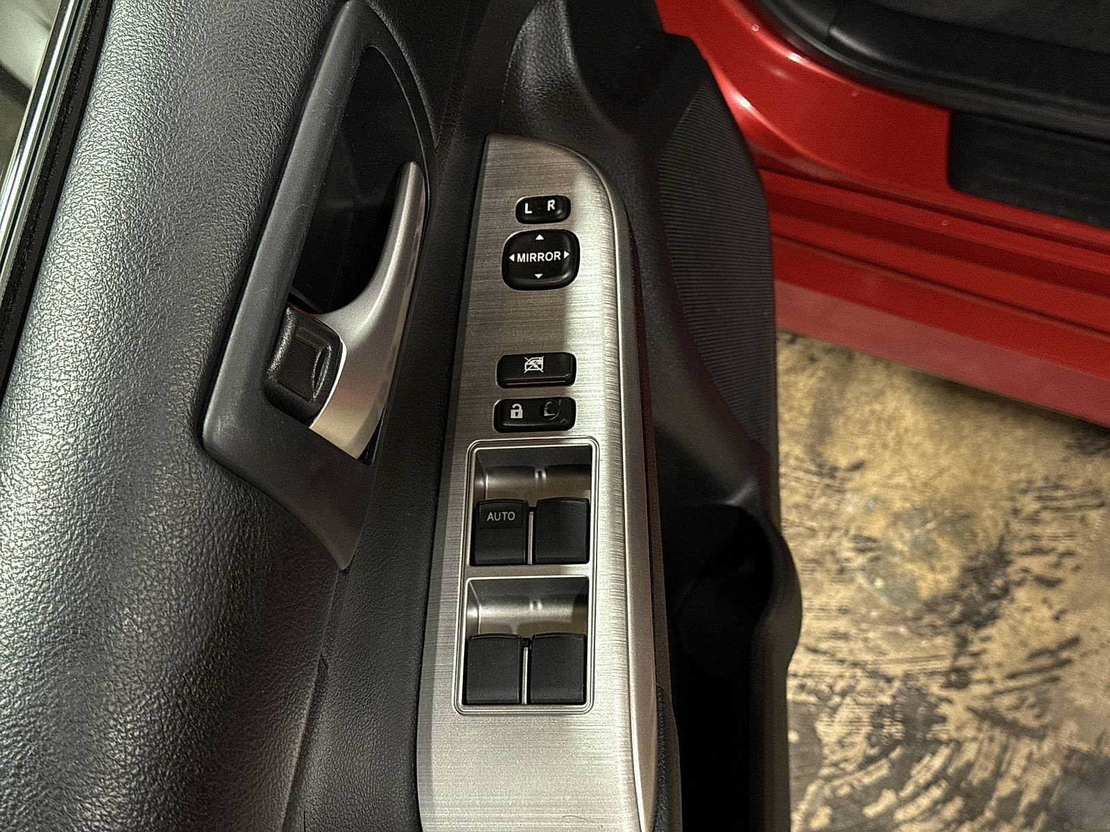 Used 2012 Toyota Camry SE FWD image 22
