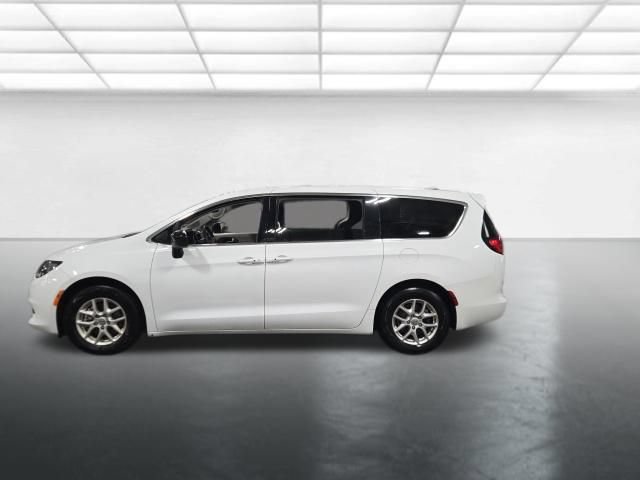 Used 2024 Chrysler Voyager LX FWD image 7