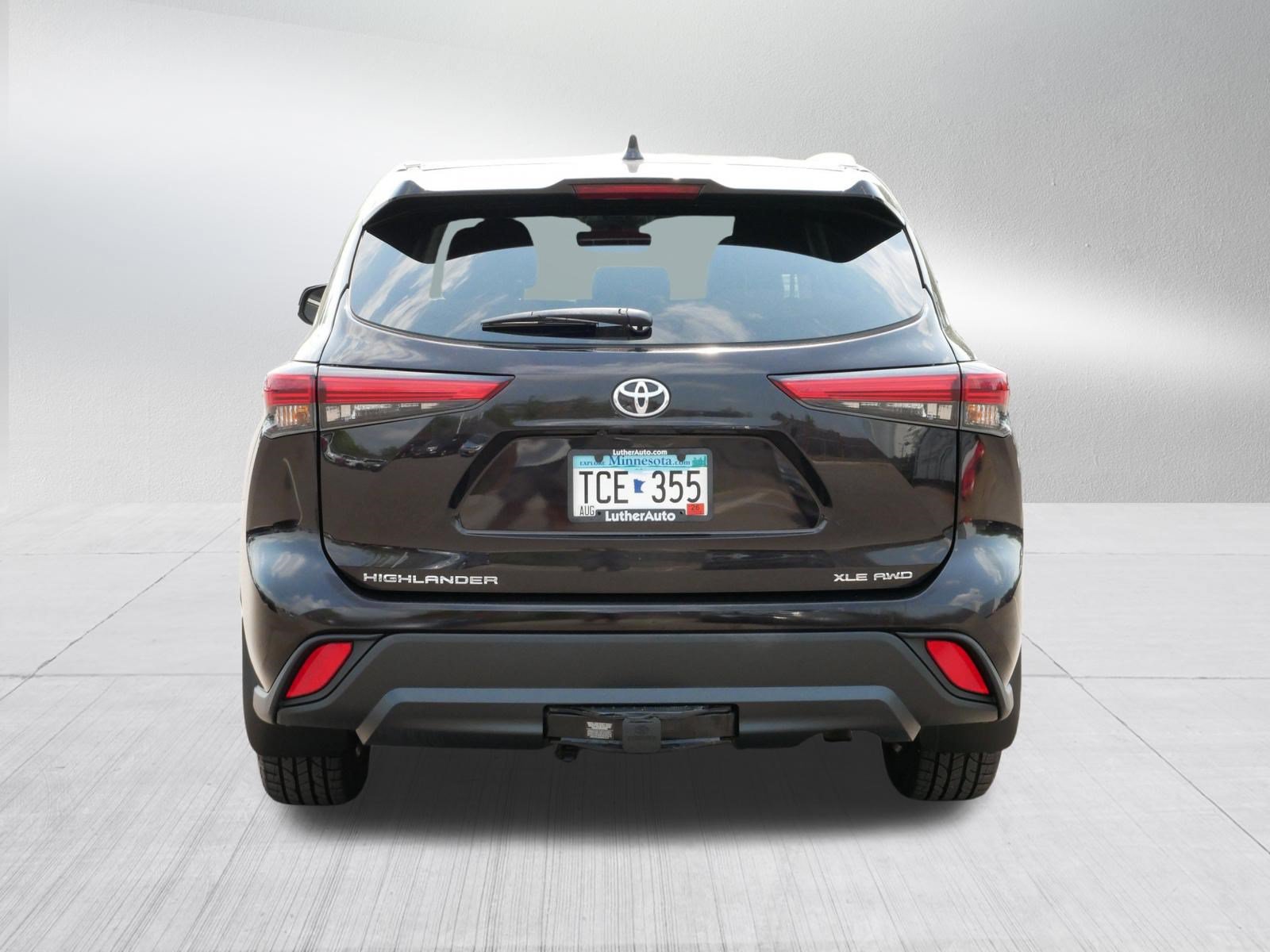 Used 2022 Toyota Highlander XLE AWD/4WD image 6