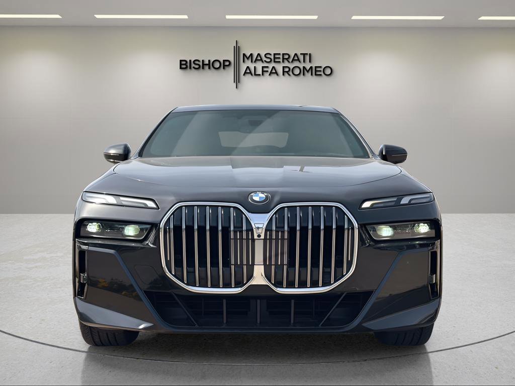 Used 2025 BMW 760i xDrive w/ Executive Package image 2