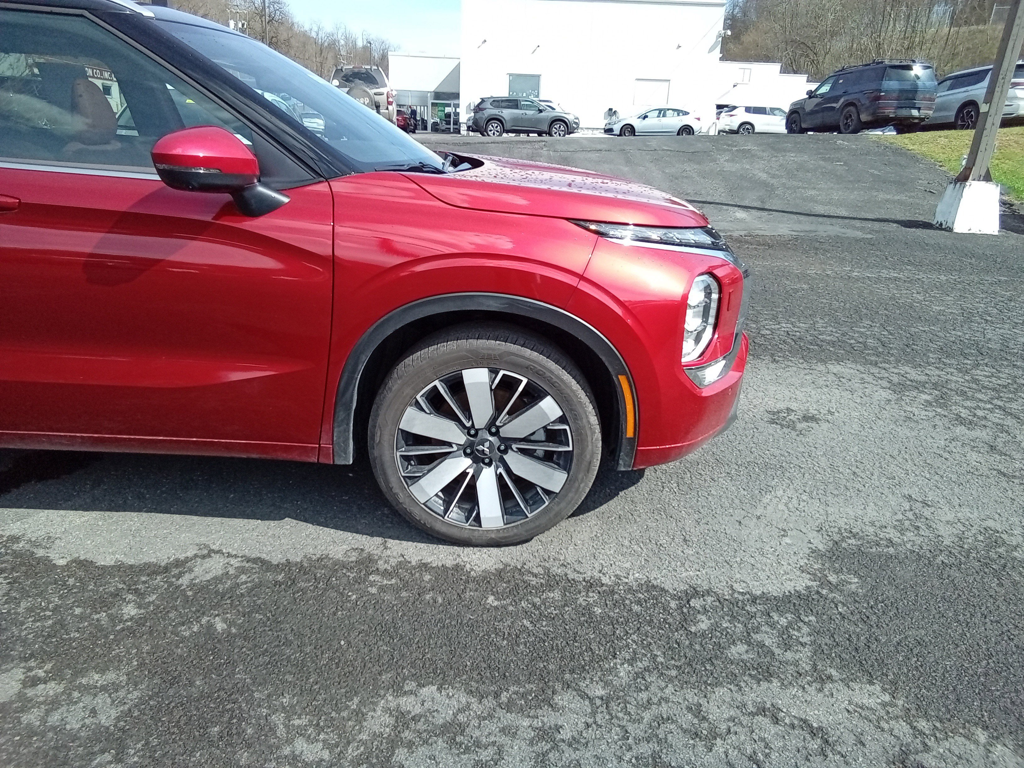 Used 2026 Mitsubishi Outlander SEL image 2