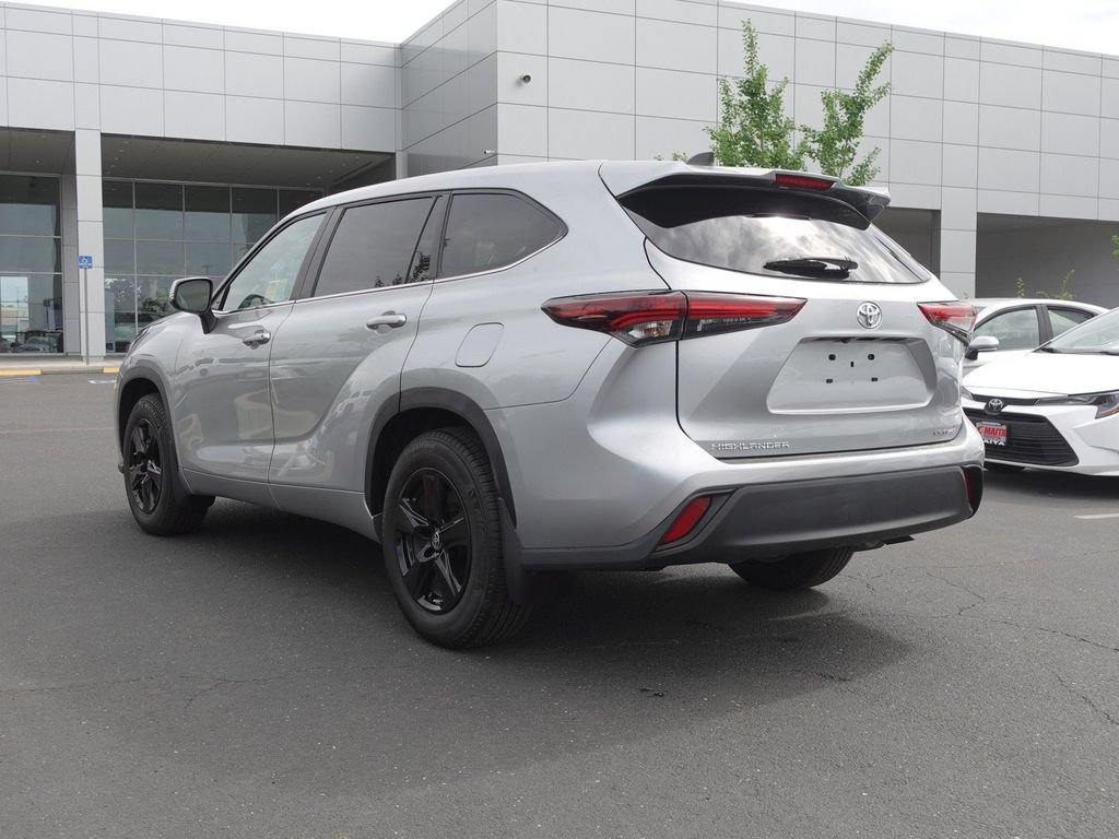 Certified 2024 Toyota Highlander LE AWD/4WD image 6