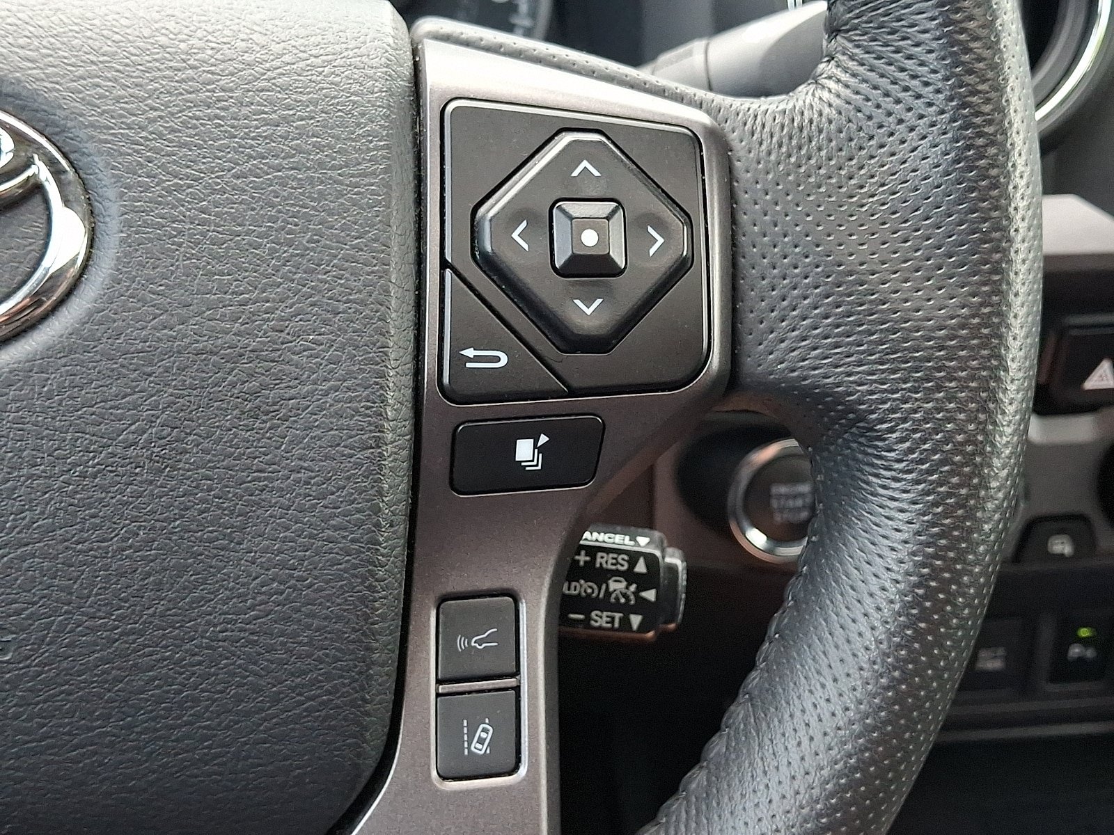 Used 2023 Toyota Tacoma TRD Off-Road w/ TRD Premium Off Road Package AWD/4WD image 23