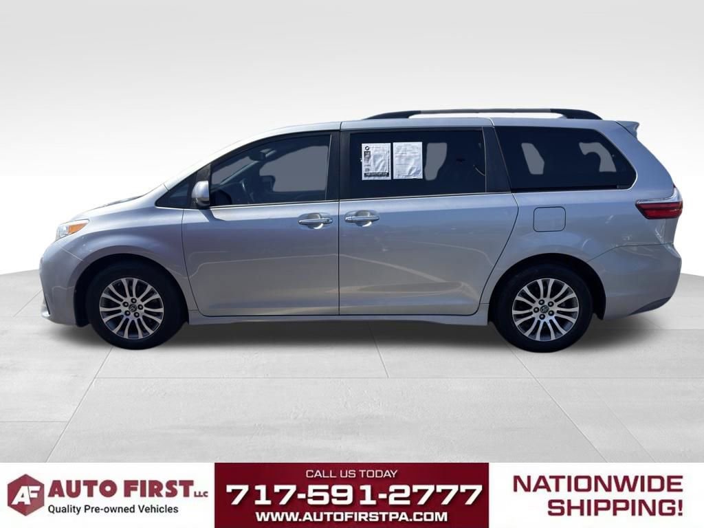Used 2018 Toyota Sienna XLE w/ XLE Navigation Package FWD image 6